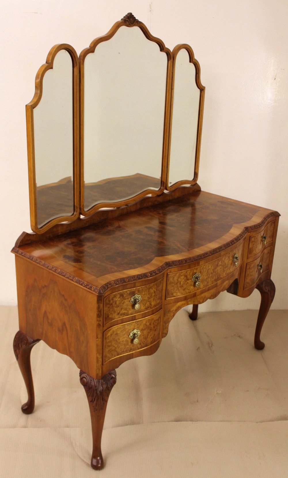 burr walnut serpentine shaped dressing table