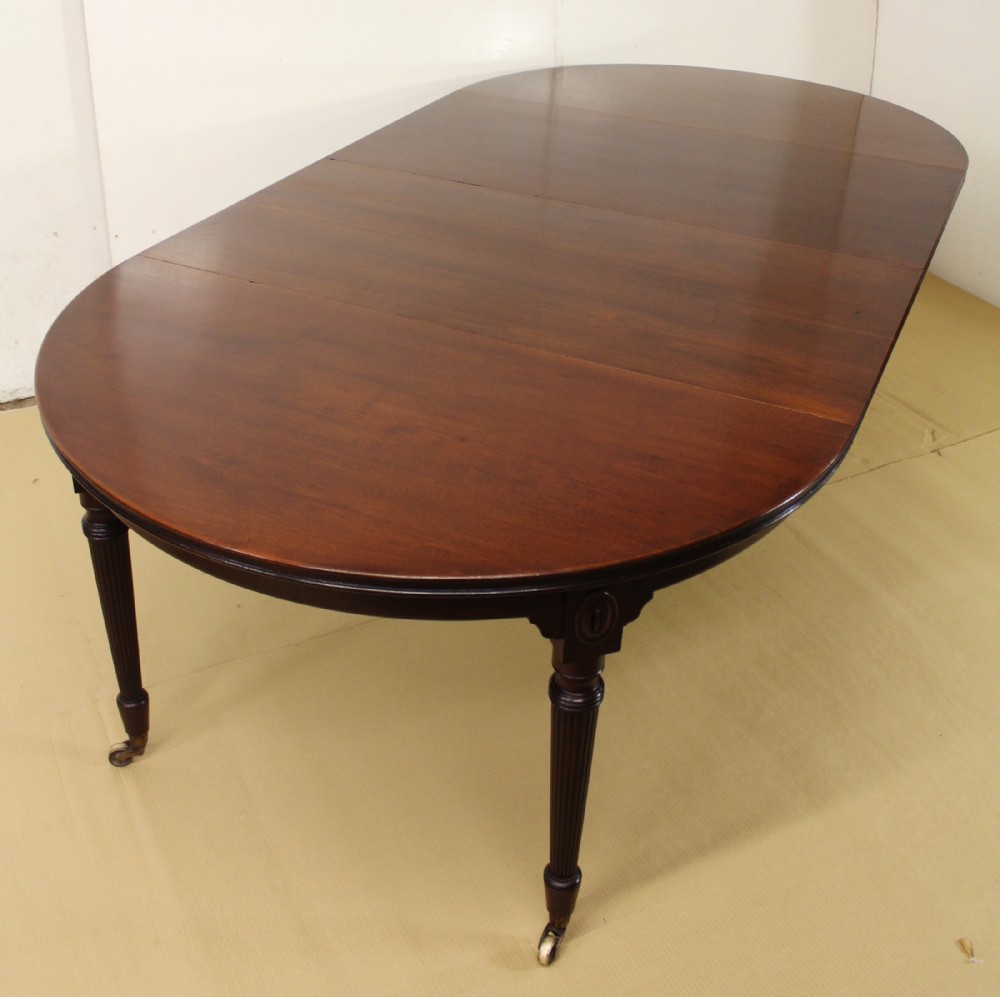mahogany extending dining table on reeded legs