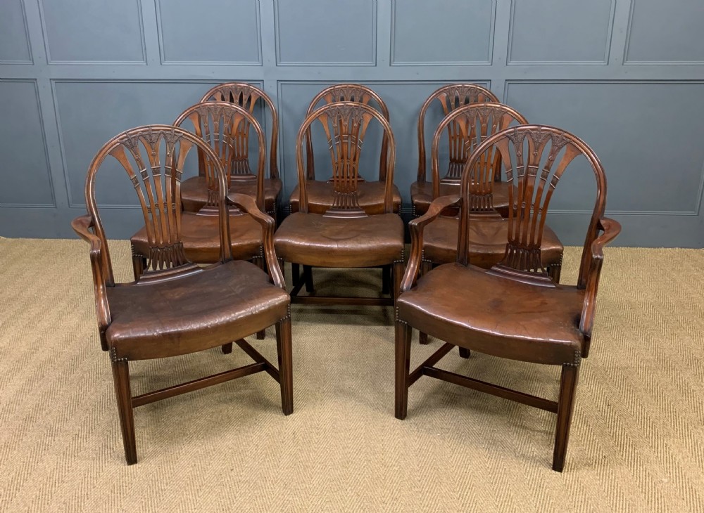 set of 8 hepplewhite design dining chairs